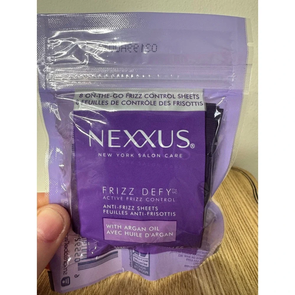 Bumble and bumble Dryspun Texture Spray & Nexxus Frizz Defy Sheets Travel Set